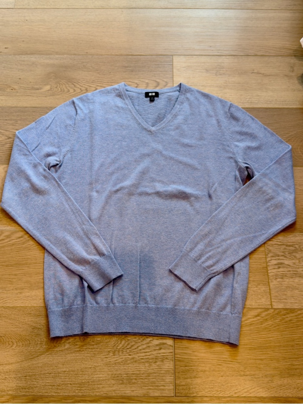 Uniqlo Men's V-Neck Sweater Lavender Gray Medium Lightweight Knit Pullover